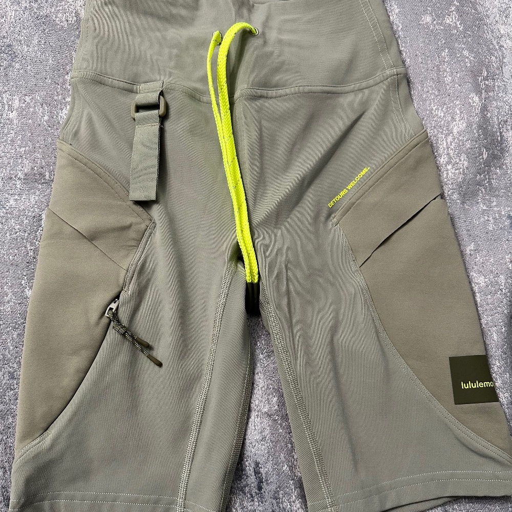 Lululemon Cargo Super-High-Rise Hiking Short 8" Laurel Green